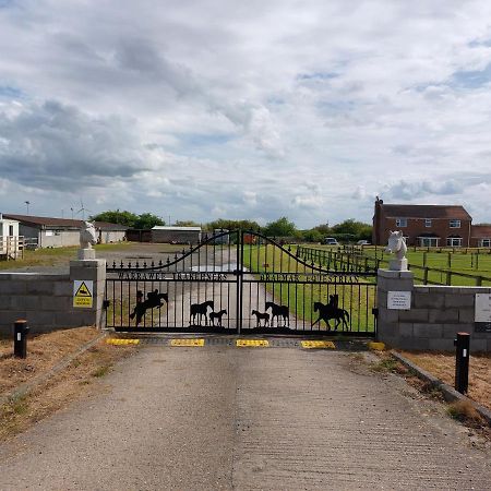 Braemar Equestrian, East Riding Of Yorkshire Hotel Burton Pidsea Exterior foto